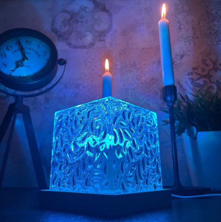 16-Color Luminous Ripple Crystal Lamp